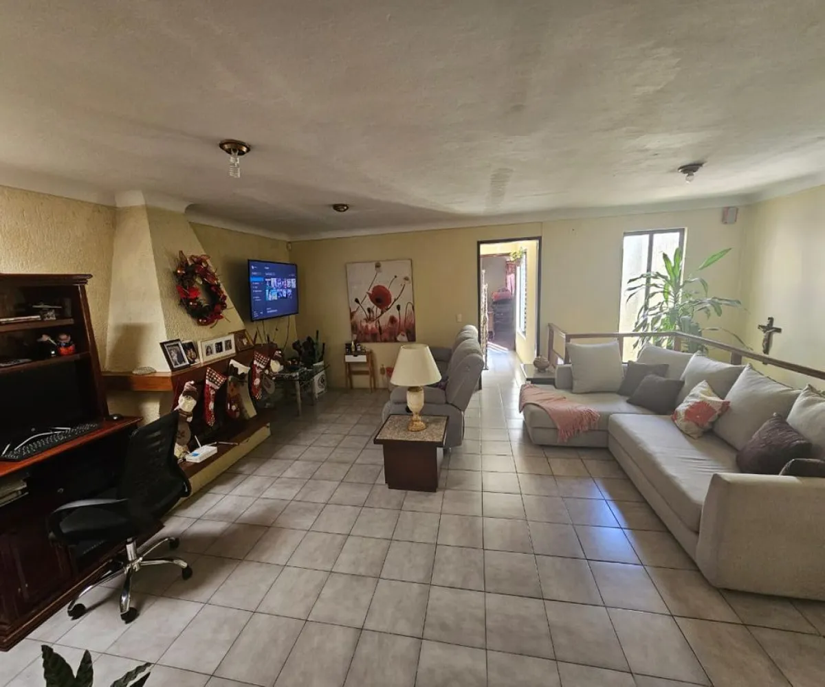 Casa En Venta,Lomas de Zapopan,Avenida de la Mancha 324, Zapopan, Jalisco 45130, 4 Habitaciones,2 Baños,Avenida de la Mancha,2,pGi3VRI