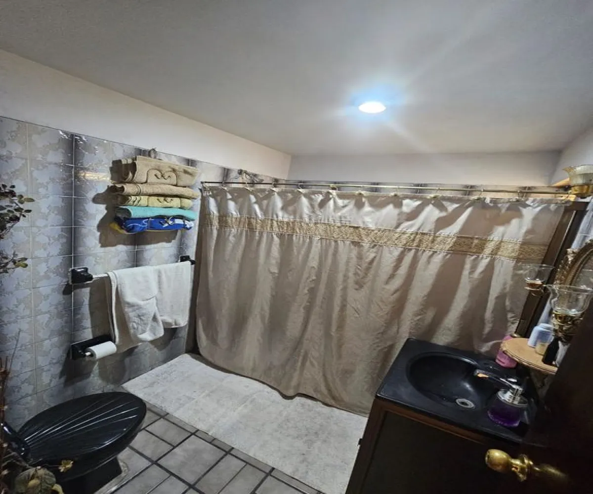 Casa En Venta,Lomas de Zapopan,Avenida de la Mancha 324, Zapopan, Jalisco 45130, 4 Habitaciones,2 Baños,Avenida de la Mancha,2,pGi3VRI