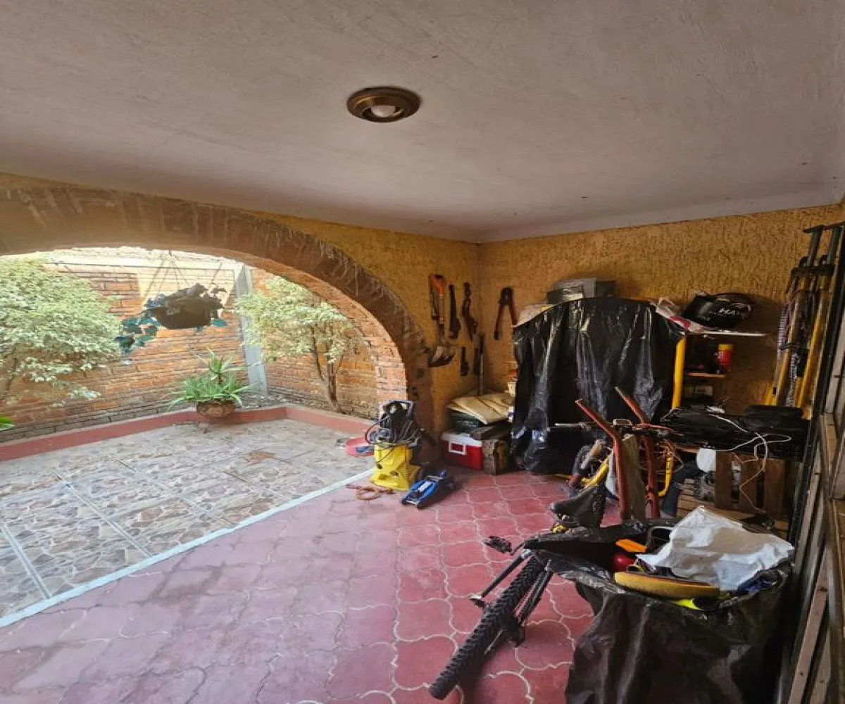 Casa En Venta,Lomas de Zapopan,Avenida de la Mancha 324, Zapopan, Jalisco 45130, 4 Habitaciones,2 Baños,Avenida de la Mancha,2,pGi3VRI