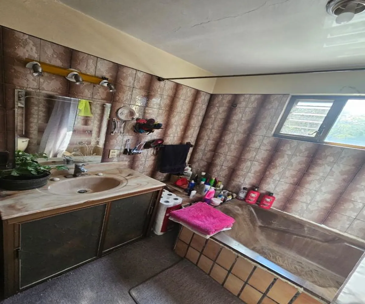 Casa En Venta,Lomas de Zapopan,Avenida de la Mancha 324, Zapopan, Jalisco 45130, 4 Habitaciones,2 Baños,Avenida de la Mancha,2,pGi3VRI