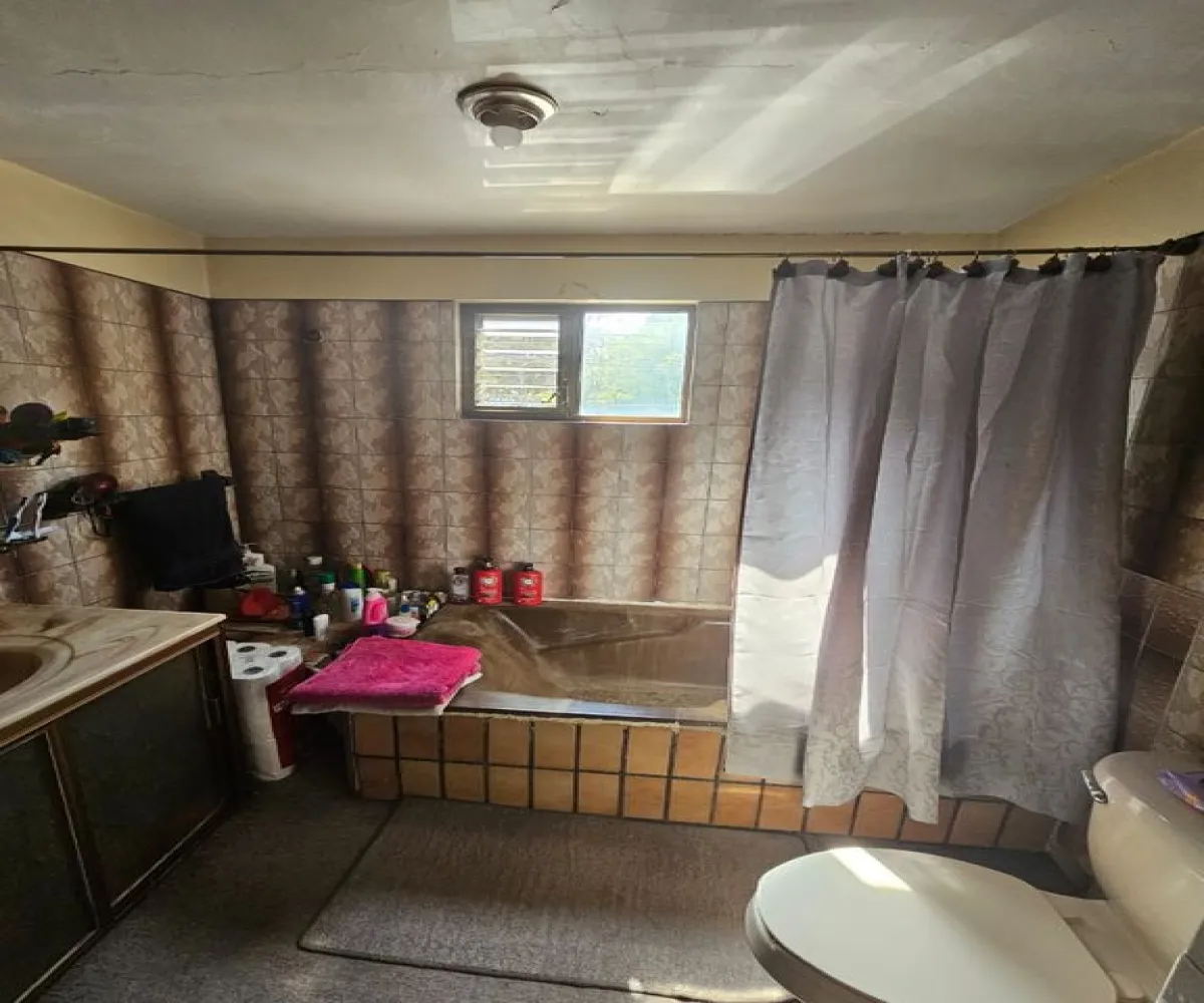 Casa En Venta,Lomas de Zapopan,Avenida de la Mancha 324, Zapopan, Jalisco 45130, 4 Habitaciones,2 Baños,Avenida de la Mancha,2,pGi3VRI