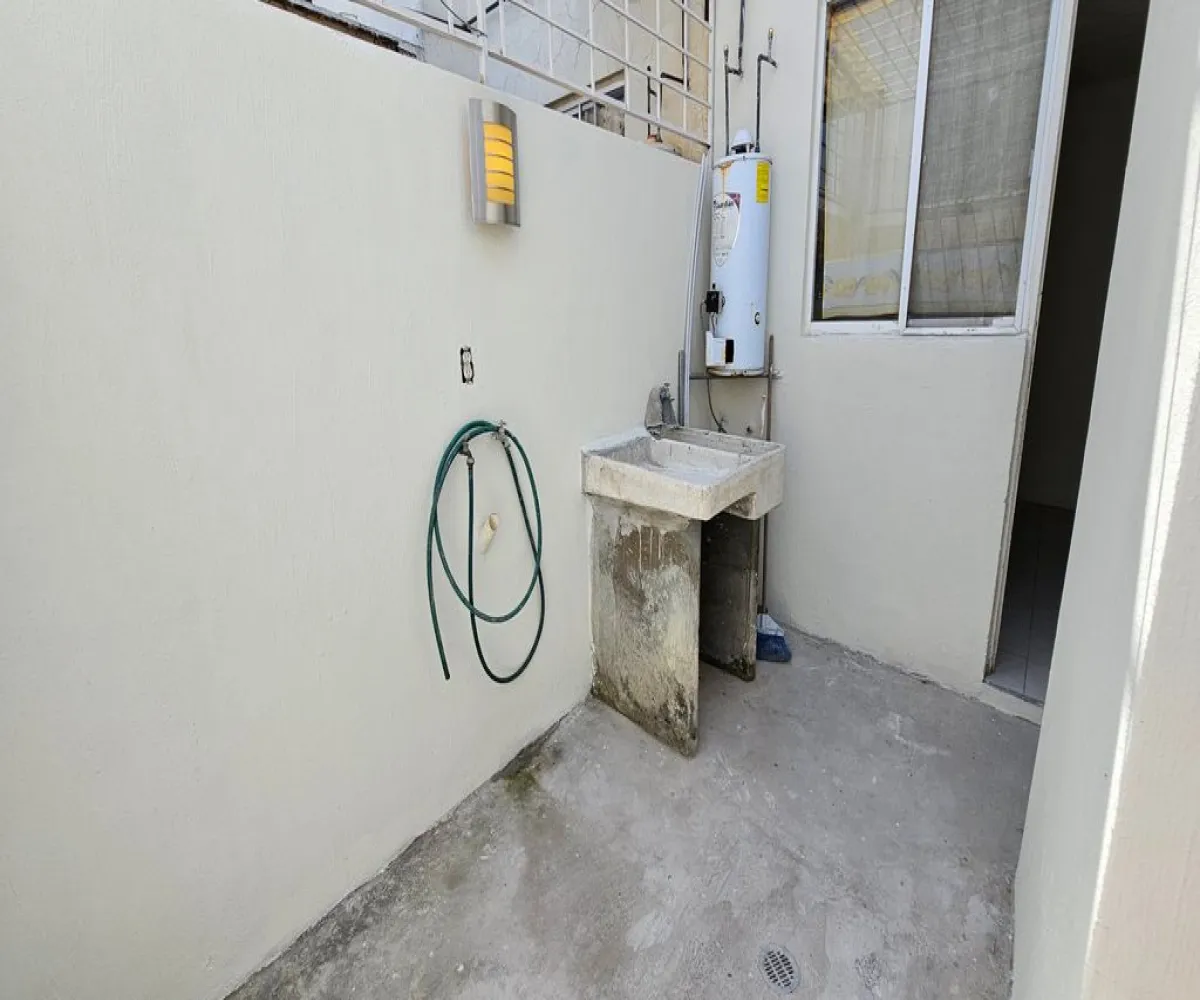 Casa En Venta,Balcones de Santa Anita,Nuestra Señora del Sagrado Corazón 12, Tlajomulco de Zúñiga, Jalisco 45645, 3 Habitaciones,2 Baños,Nuestra Señora del Sagrado Corazón,2,ptyivxM