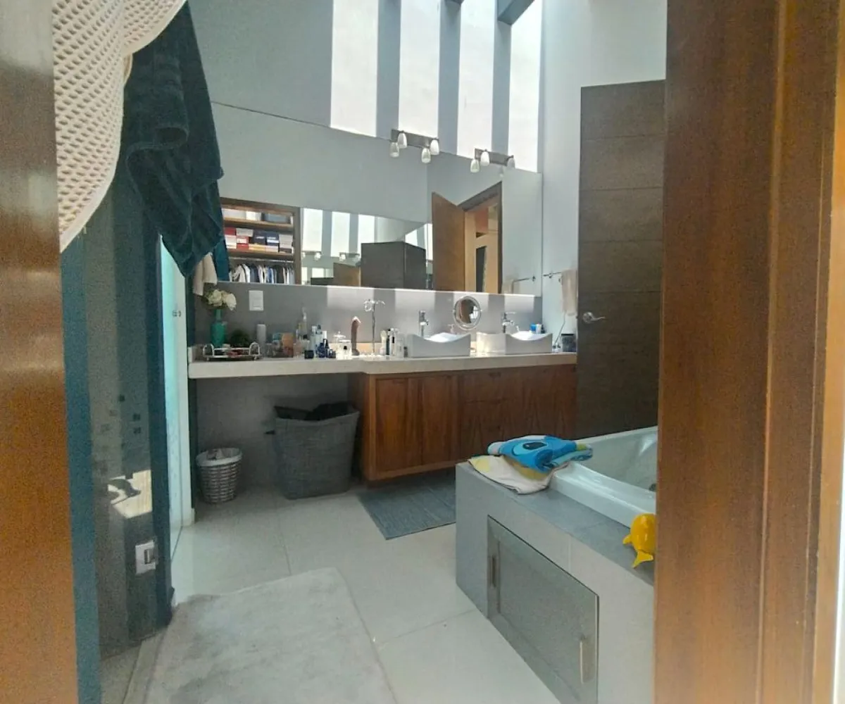 Casa En Venta,San Juan de Ocotán,Avenida Verona 7500 b46, Zapopan, Jalisco 45110, 4 Habitaciones,4 Baños,Avenida Verona,2,pSeym2M