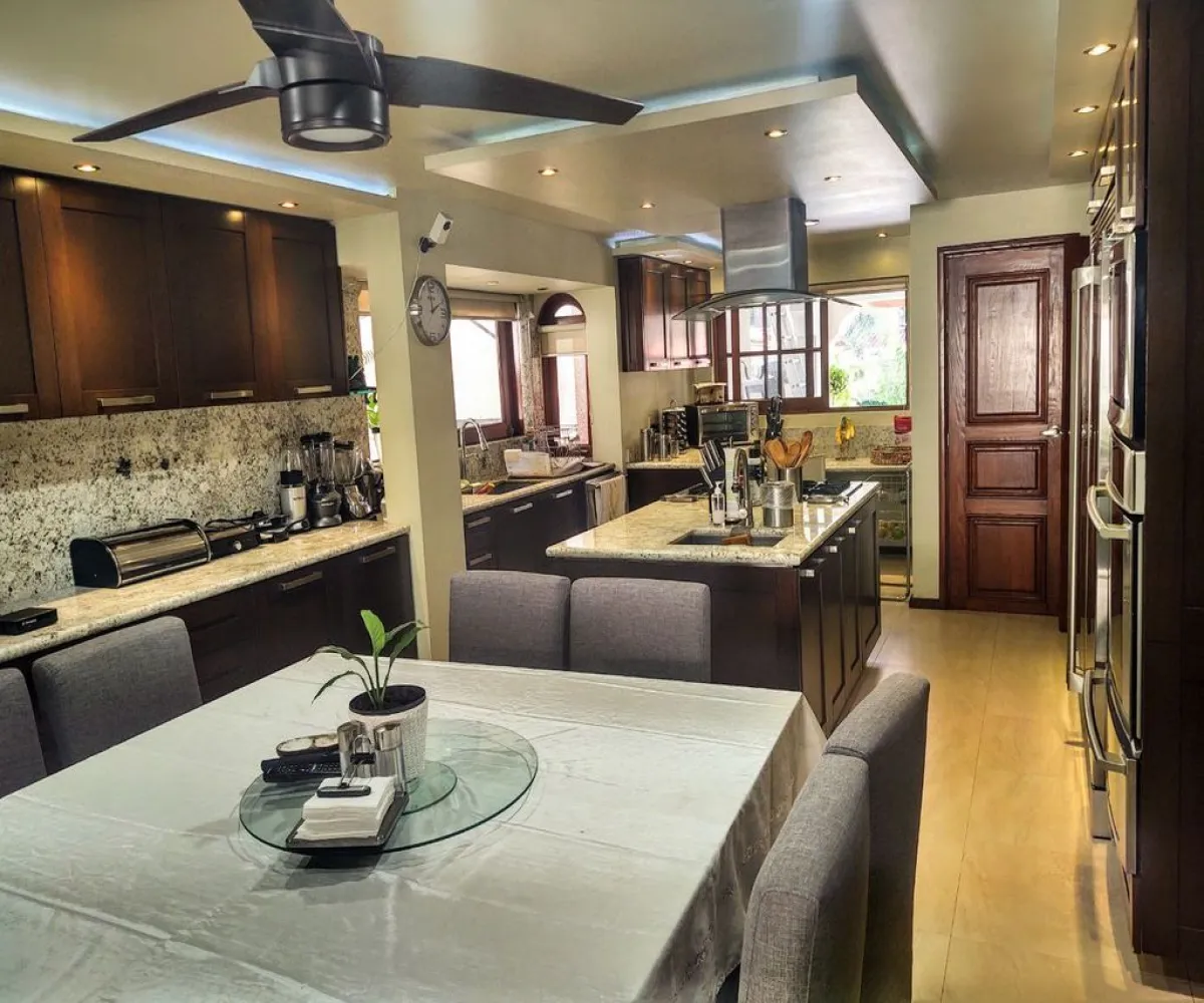 Casa En Venta,Santa Fe,Calle Eva Briseño 332, Zapopan, Jalisco 45168, 5 Habitaciones,4 Baños,Calle Eva Briseño,3,pm104Pi