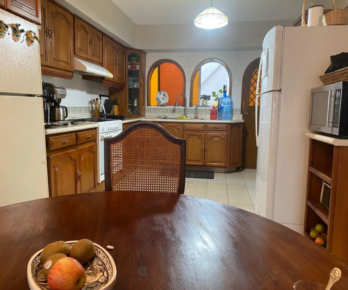 Casa En Venta,Mansiones del Real ,Av. Niños Heroes 1437, Zapotlán el Grande, Jalisco 49032, 5 Habitaciones,5 Baños,Av. Niños Heroes ,1,pME2eVO