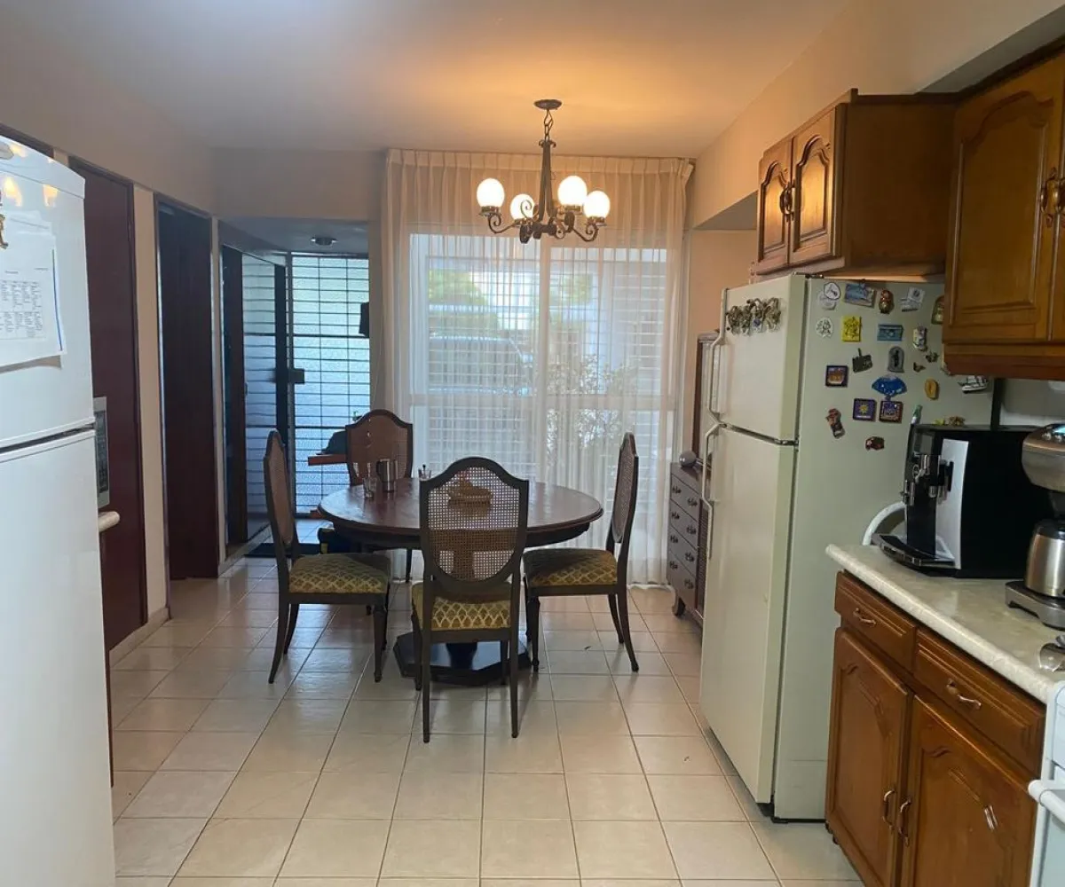 Casa En Venta,Mansiones del Real ,Av. Niños Heroes 1437, Zapotlán el Grande, Jalisco 49032, 5 Habitaciones,5 Baños,Av. Niños Heroes ,1,pME2eVO