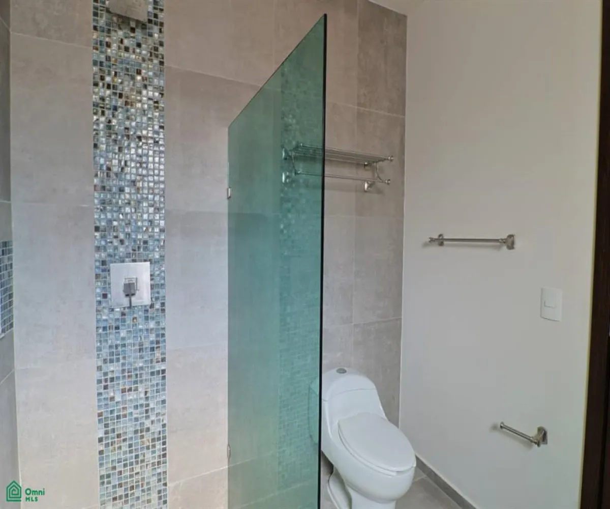 Casa En Venta,Los Sauces,Vereda de la Camelia 1, Tlajomulco de Zuniga, Jalisco 45641, 5 Habitaciones,4 Baños,Vereda de la Camelia,MX251030775