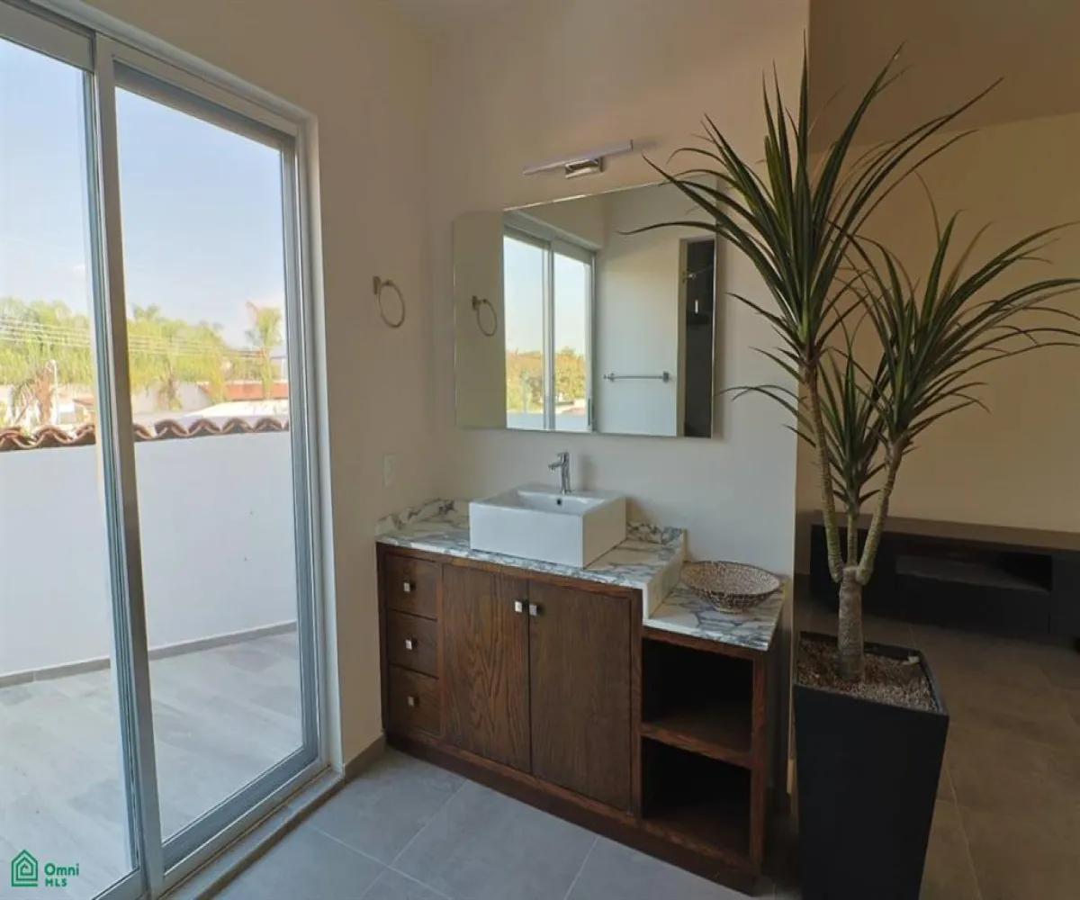 Casa En Venta,Los Sauces,Vereda de la Camelia 1, Tlajomulco de Zuniga, Jalisco 45641, 5 Habitaciones,4 Baños,Vereda de la Camelia,MX251030775