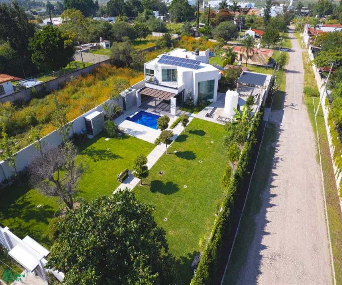 Casa En Venta,Los Sauces,Vereda de la Camelia 1, Tlajomulco de Zuniga, Jalisco 45641, 5 Habitaciones,4 Baños,Vereda de la Camelia,MX251030775