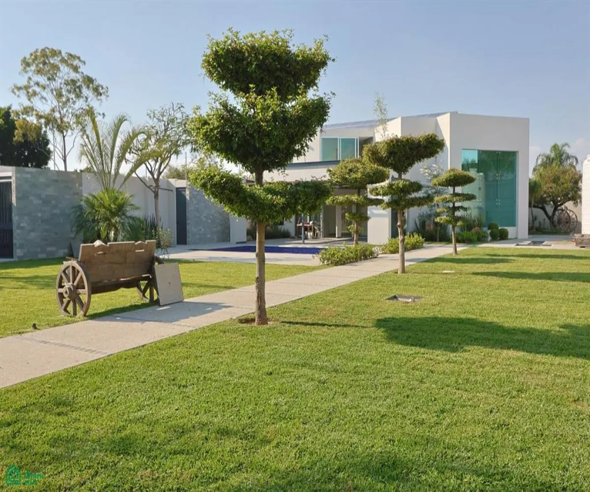 Casa En Venta,Los Sauces,Vereda de la Camelia 1, Tlajomulco de Zuniga, Jalisco 45641, 5 Habitaciones,4 Baños,Vereda de la Camelia,MX251030775