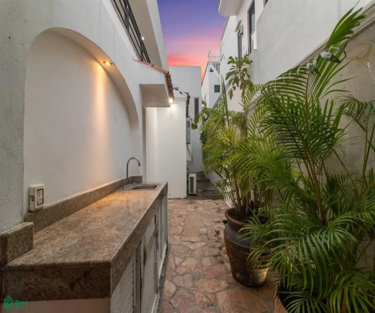 Casa En Venta,Marina Vallarta,Flamingos 142, Puerto Vallarta, Jalisco 48354, 5 Habitaciones,6 Baños,Flamingos,2,MX251031756