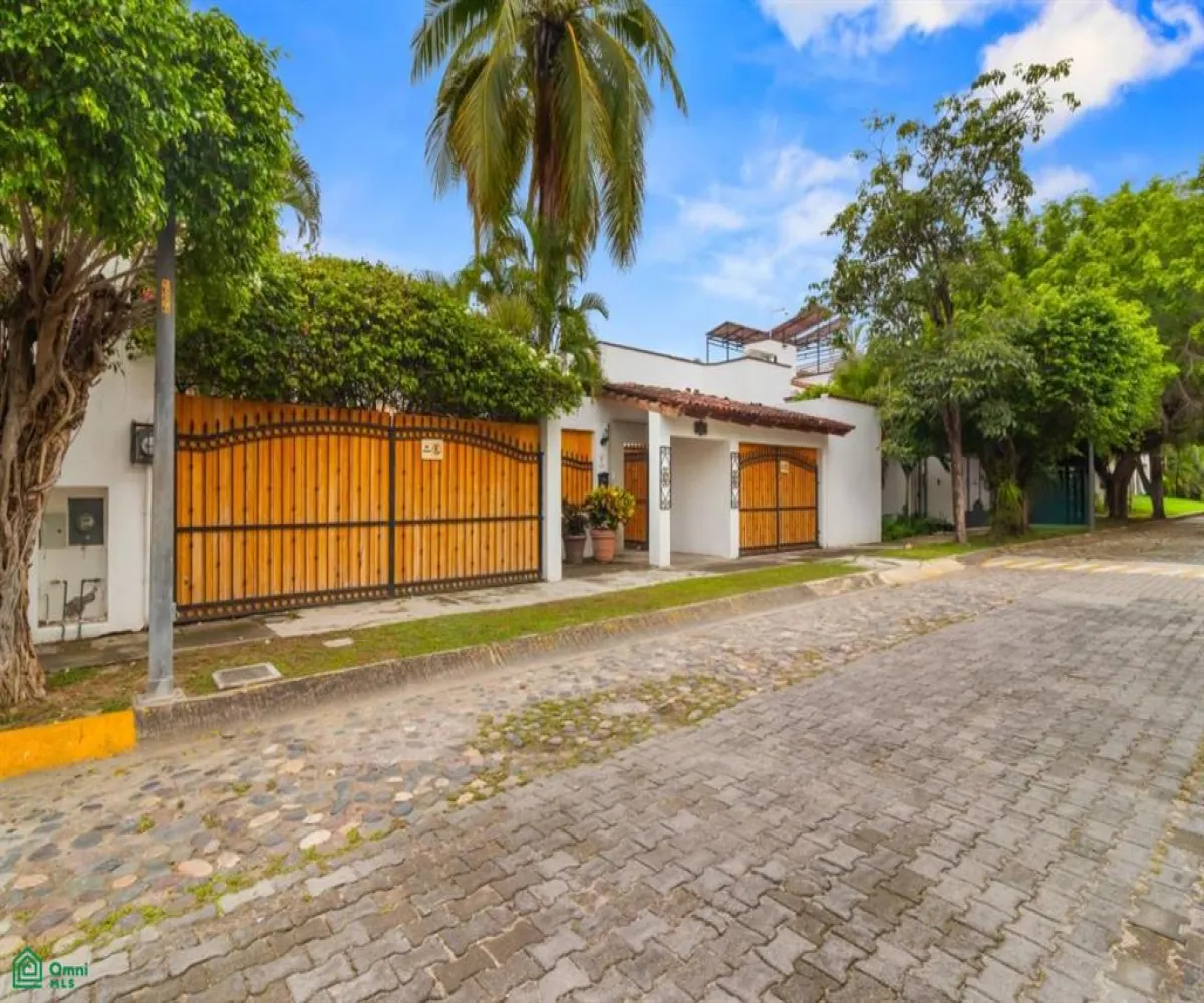 Casa En Venta,Marina Vallarta,Flamingos 142, Puerto Vallarta, Jalisco 48354, 5 Habitaciones,6 Baños,Flamingos,2,MX251031756