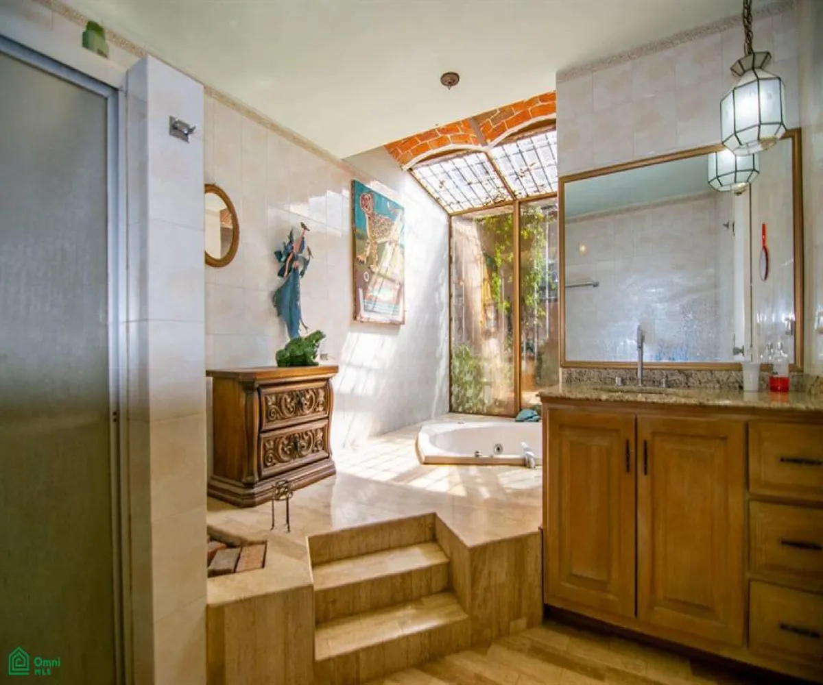 Casa En Venta,Vista del Lago (Country Club de Chapala),ALTA VISTA PONIENTE 109, Chapala, Jalisco 45901, 2 Habitaciones,4 Baños,ALTA VISTA PONIENTE,2,MX251032135