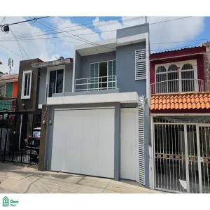 Casa En Venta,Jardines El Sauz,Isla Luzón 4092, Guadalajara, Jalisco 44987, 3 Habitaciones,2 Baños,Isla Luzón,2,MX251032736