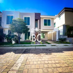 Casa En Venta,Jardín Real,Blvd. Jdn. Real Pte. 99 Pino, Zapopan, Jalisco 45136, 3 Habitaciones,4 Baños,Blvd. Jdn. Real Pte.,2,pl4va9x