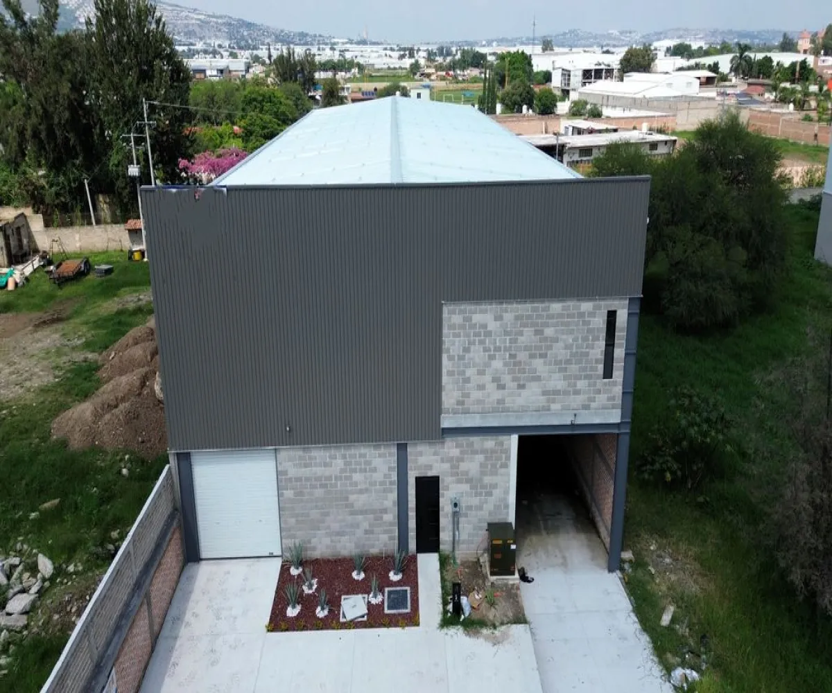Bodega En Renta,Calle Santa Cruz del Valle 396, San Pedro Tlaquepaque, Jalisco 45655,2 Baños,Calle Santa Cruz del Valle,1,plK99PM Bodega En Renta,Calle Santa Cruz del Valle 396, San Pedro Tlaquepaque, Jalisco 45655,2 Baños,Calle Santa Cruz del Valle,1,plK99PM