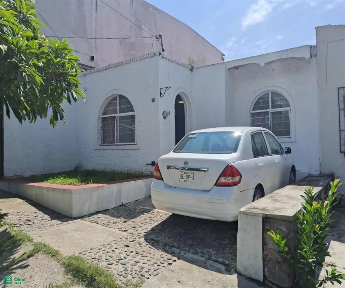 Casa En Venta,Chapala Centro,Colinas de Chalanas 36, Chapala, Jalisco 45900, 3 Habitaciones,2 Baños,Colinas de Chalanas,2,MX251036525 Casa En Venta,Chapala Centro,Colinas de Chalanas 36, Chapala, Jalisco 45900, 3 Habitaciones,2 Baños,Colinas de Chalanas,2,MX251036525