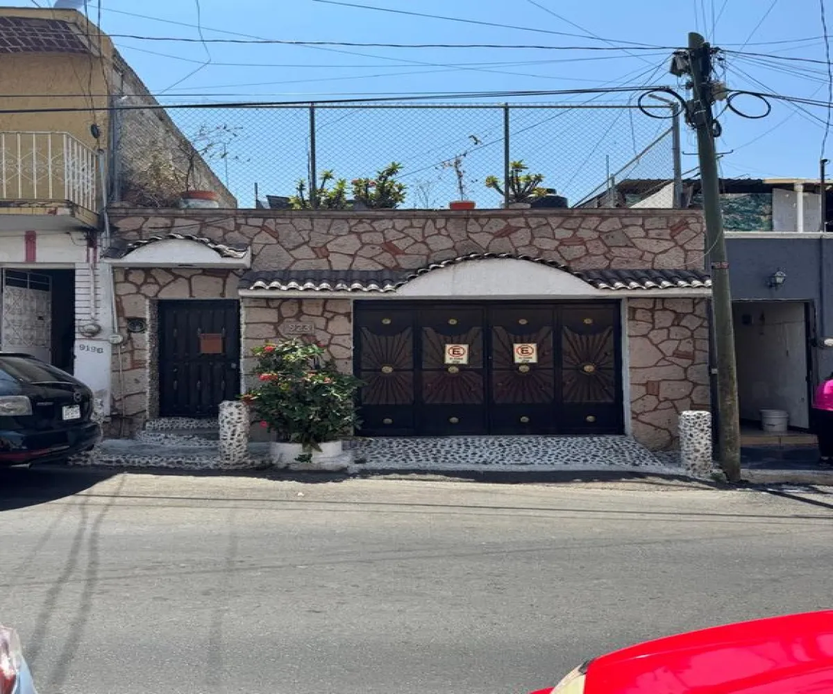 Casa En Venta,Alcalde Barranquitas,Calle Brillante 923, Guadalajara, Jalisco 44270, 4 Habitaciones,2 Baños,Calle Brillante,3,p5diRWv