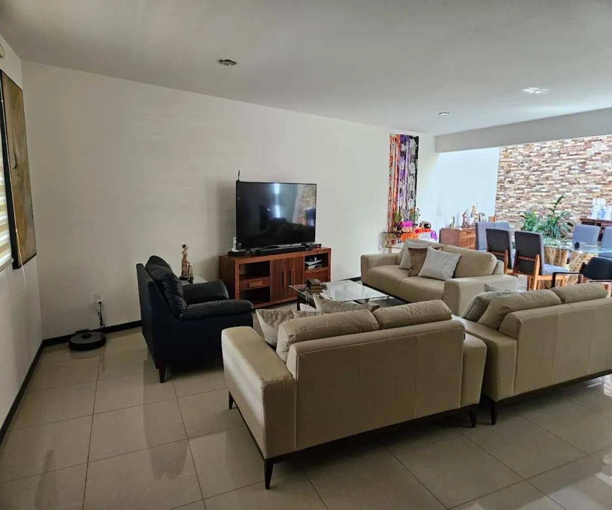 Casa En Venta,Los Portales,Av. Niños Héroes 0 0, San Pedro Tlaquepaque, Jalisco 45580, 4 Habitaciones,3 Baños,Av. Niños Héroes ,1,pF6BHjQ