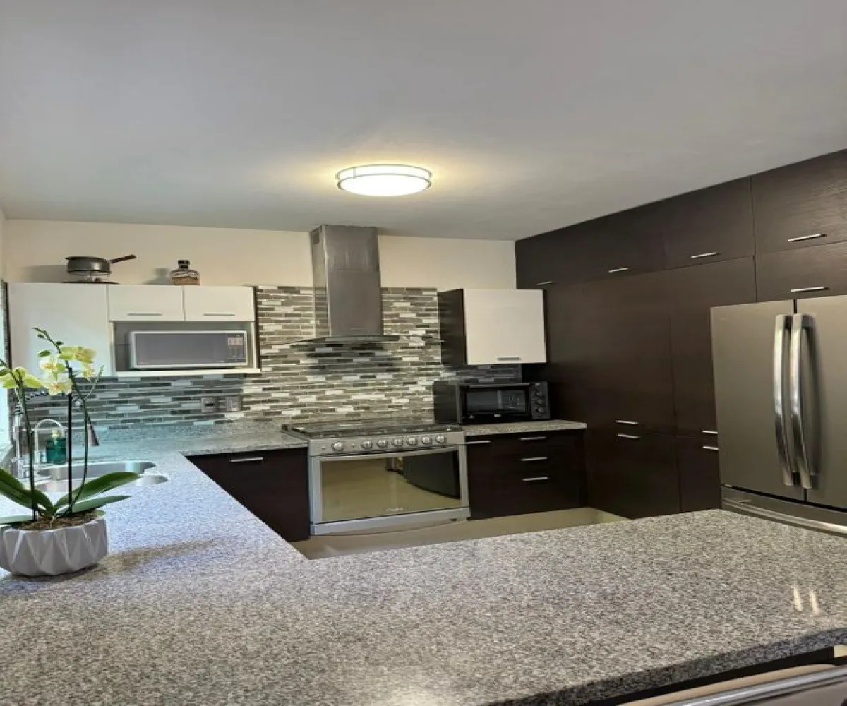 Casa En Venta,Los Portales,Av. Niños Héroes 0 0, San Pedro Tlaquepaque, Jalisco 45580, 4 Habitaciones,3 Baños,Av. Niños Héroes ,1,pF6BHjQ