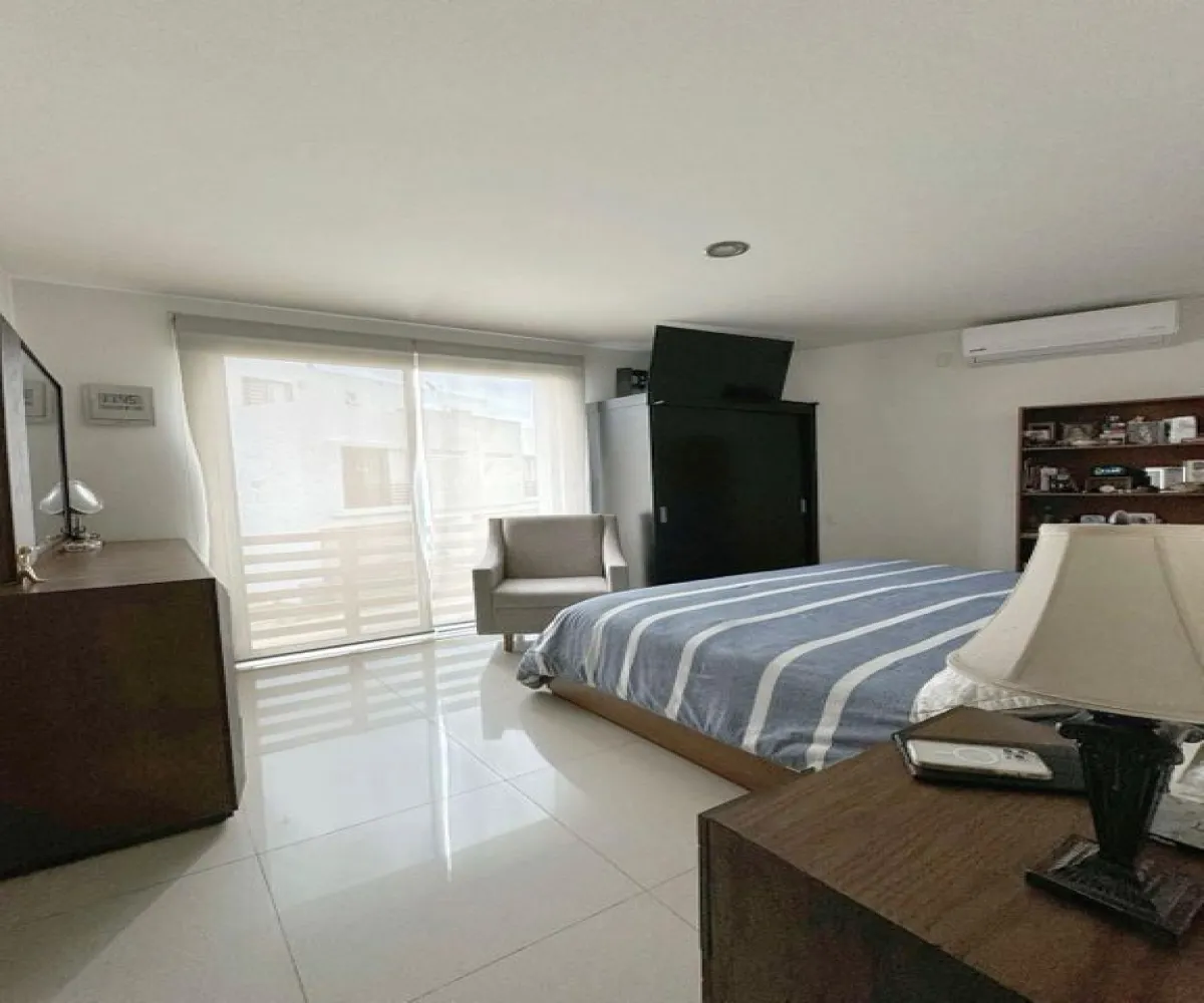 Casa En Venta,Los Portales,Av. Niños Héroes 0 0, San Pedro Tlaquepaque, Jalisco 45580, 4 Habitaciones,3 Baños,Av. Niños Héroes ,1,pF6BHjQ