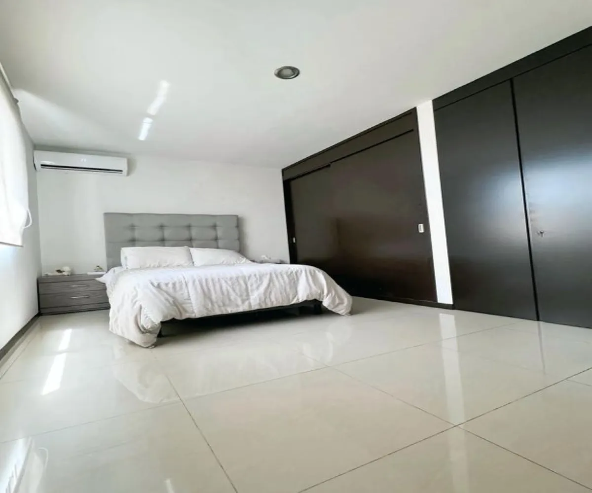 Casa En Venta,Los Portales,Av. Niños Héroes 0 0, San Pedro Tlaquepaque, Jalisco 45580, 4 Habitaciones,3 Baños,Av. Niños Héroes ,1,pF6BHjQ