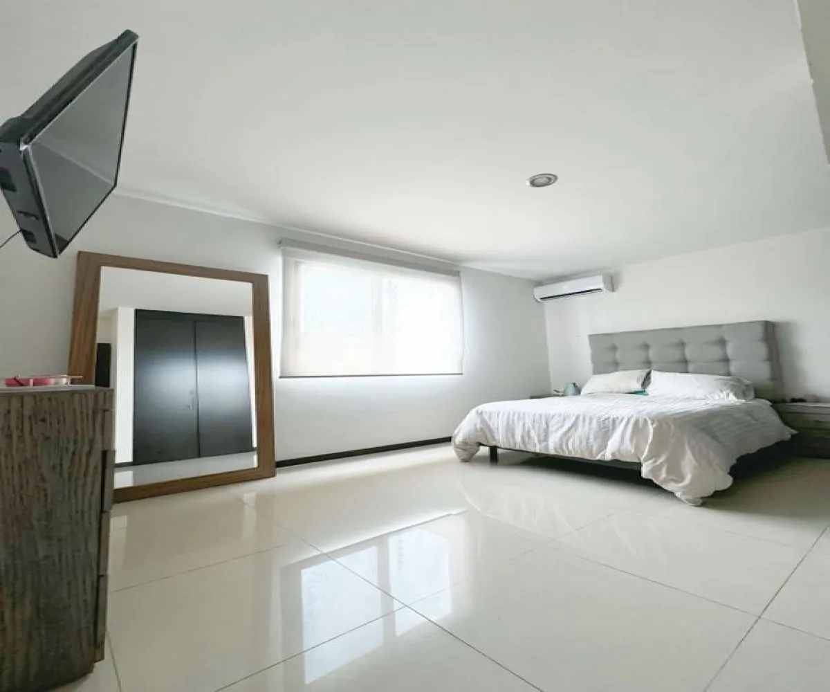 Casa En Venta,Los Portales,Av. Niños Héroes 0 0, San Pedro Tlaquepaque, Jalisco 45580, 4 Habitaciones,3 Baños,Av. Niños Héroes ,1,pF6BHjQ