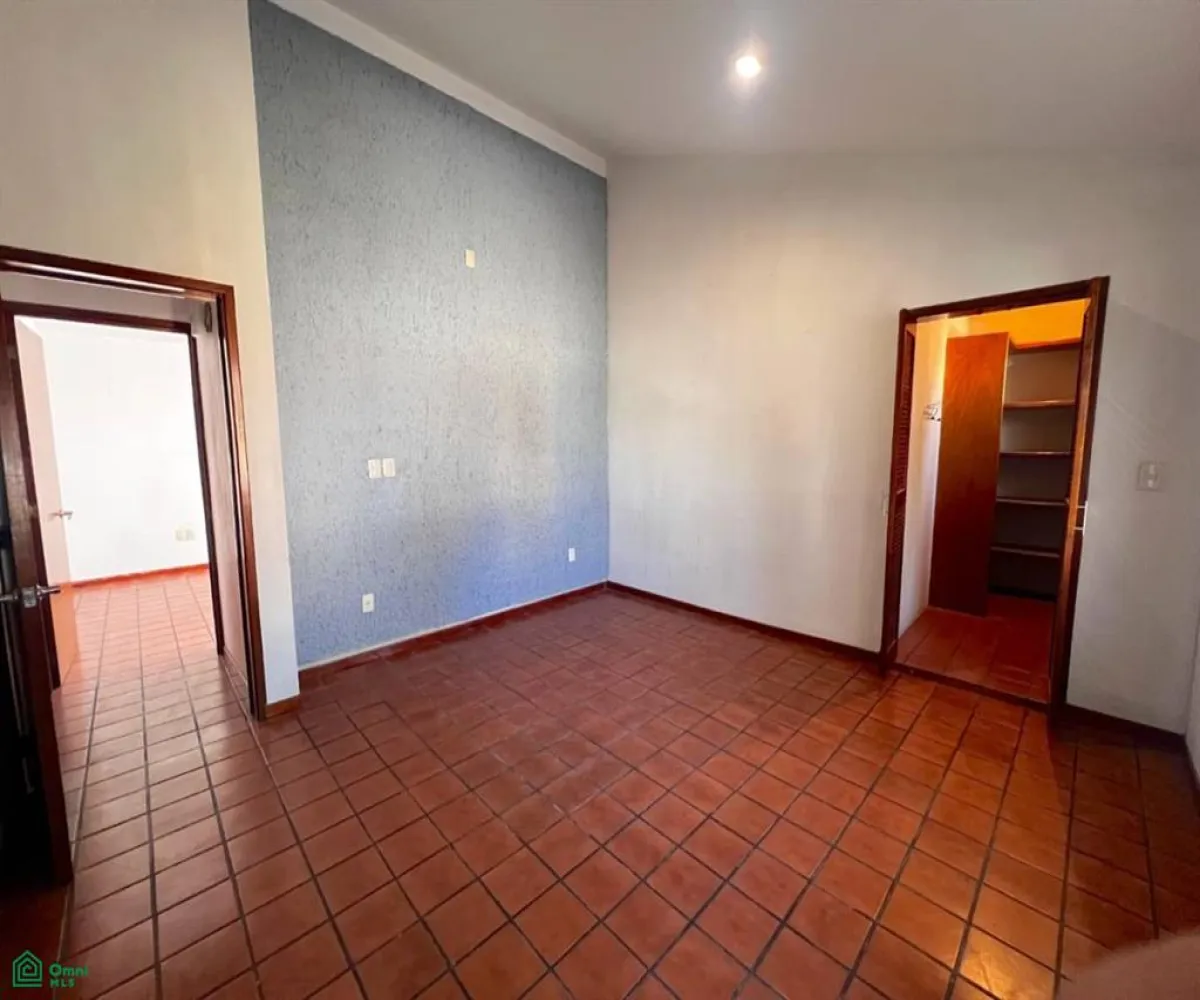 Casa En Venta,Circunvalación Oblatos,Anaya Ventura 1119, Guadalajara, Jalisco 44716, 5 Habitaciones,3 Baños,Anaya Ventura,2,MX251040442