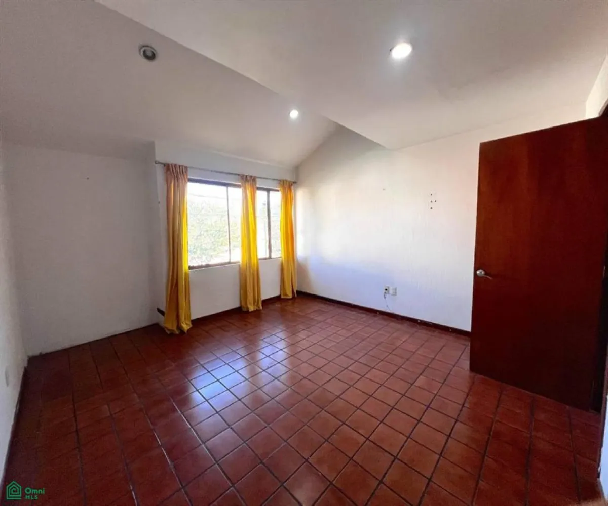 Casa En Venta,Circunvalación Oblatos,Anaya Ventura 1119, Guadalajara, Jalisco 44716, 5 Habitaciones,3 Baños,Anaya Ventura,2,MX251040442