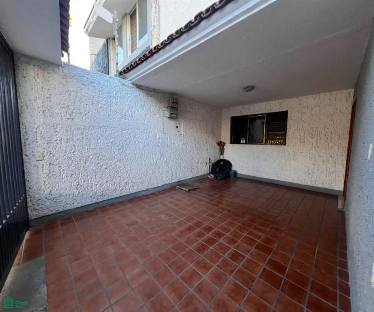 Casa En Venta,Circunvalación Oblatos,Anaya Ventura 1119, Guadalajara, Jalisco 44716, 5 Habitaciones,3 Baños,Anaya Ventura,2,MX251040442