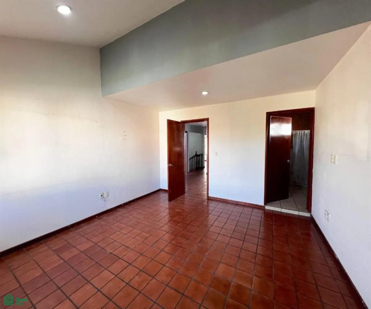 Casa En Venta,Circunvalación Oblatos,Anaya Ventura 1119, Guadalajara, Jalisco 44716, 5 Habitaciones,3 Baños,Anaya Ventura,2,MX251040442