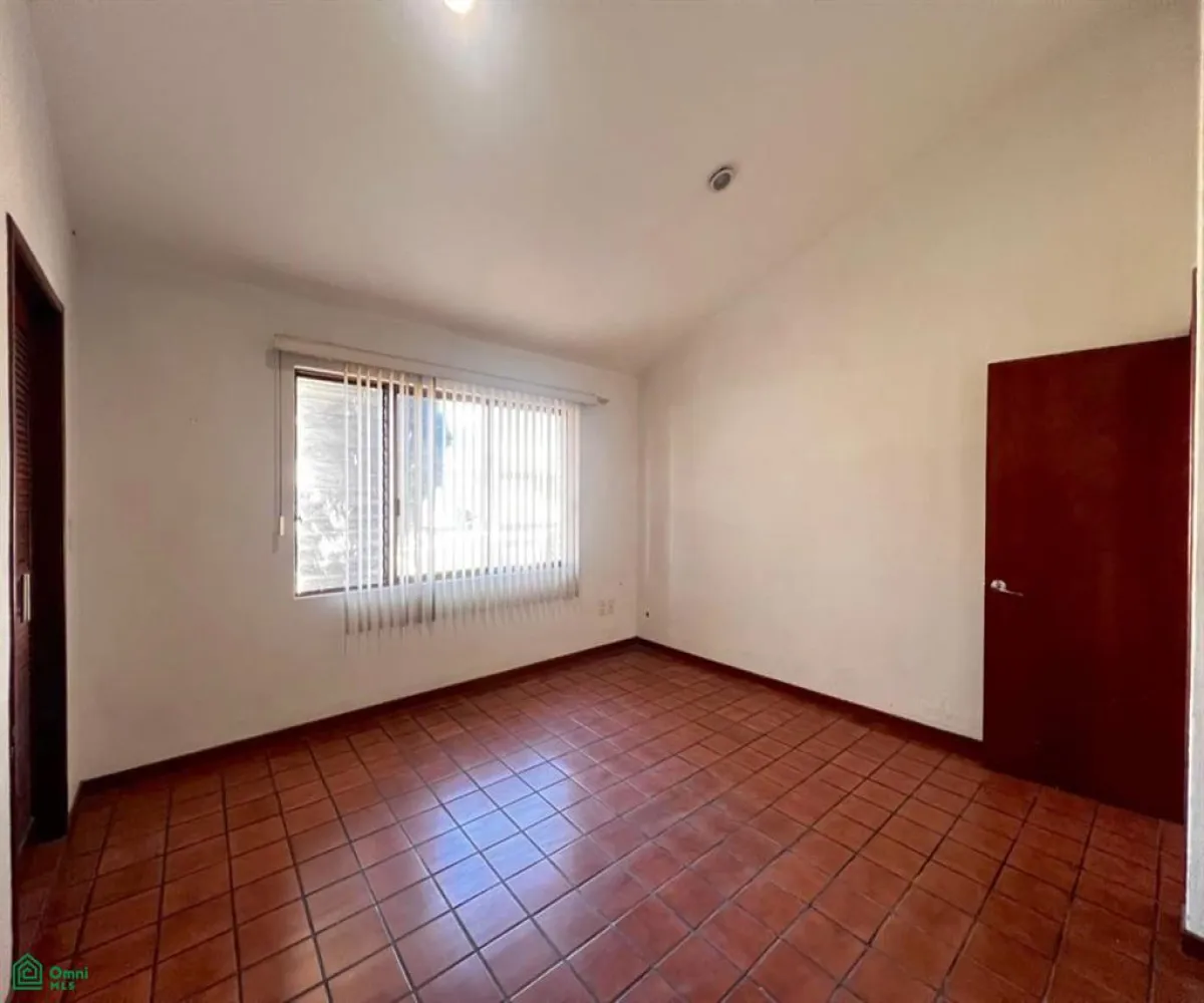 Casa En Venta,Circunvalación Oblatos,Anaya Ventura 1119, Guadalajara, Jalisco 44716, 5 Habitaciones,3 Baños,Anaya Ventura,2,MX251040442