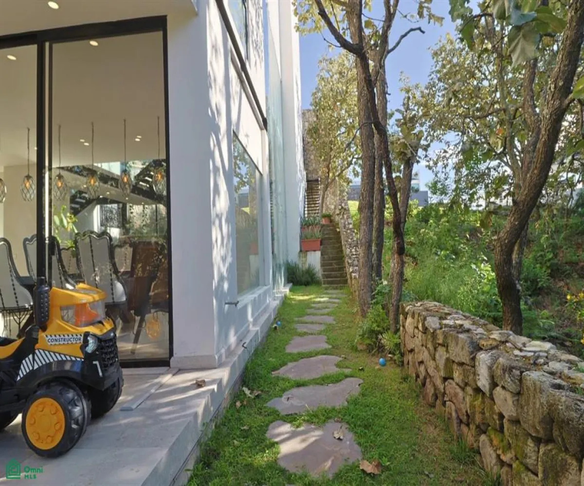 Casa En Venta,El Palomar,Rinconada del Arco 163, Tlajomulco de Zuniga, Jalisco 45643, 5 Habitaciones,6 Baños,Rinconada del Arco,3,MX251041072