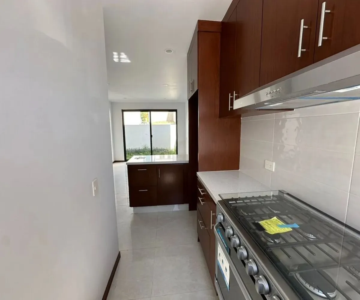 Casa En Venta,Avenida D 575, Zapopan, Jalisco 45134, 3 Habitaciones,2 Baños,Avenida D,3,pqtiA21