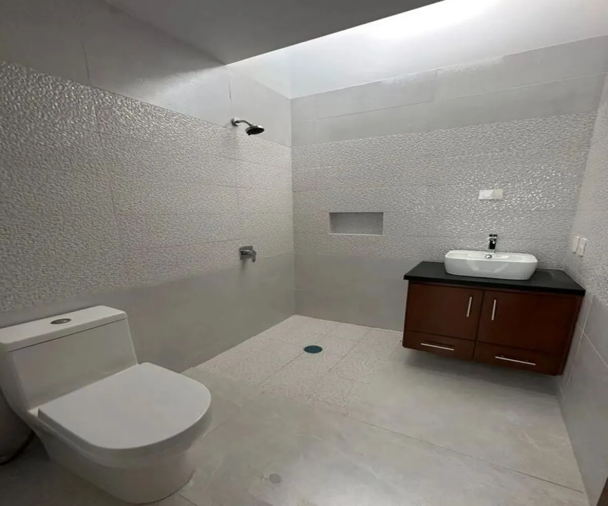 Casa En Venta,Avenida D 575, Zapopan, Jalisco 45134, 3 Habitaciones,2 Baños,Avenida D,3,pqtiA21