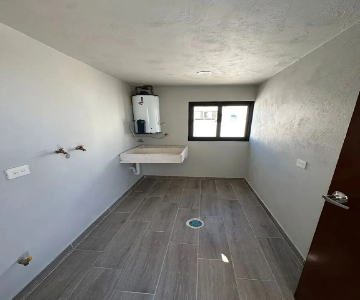 Casa En Venta,Avenida D 575, Zapopan, Jalisco 45134, 3 Habitaciones,2 Baños,Avenida D,3,pqtiA21