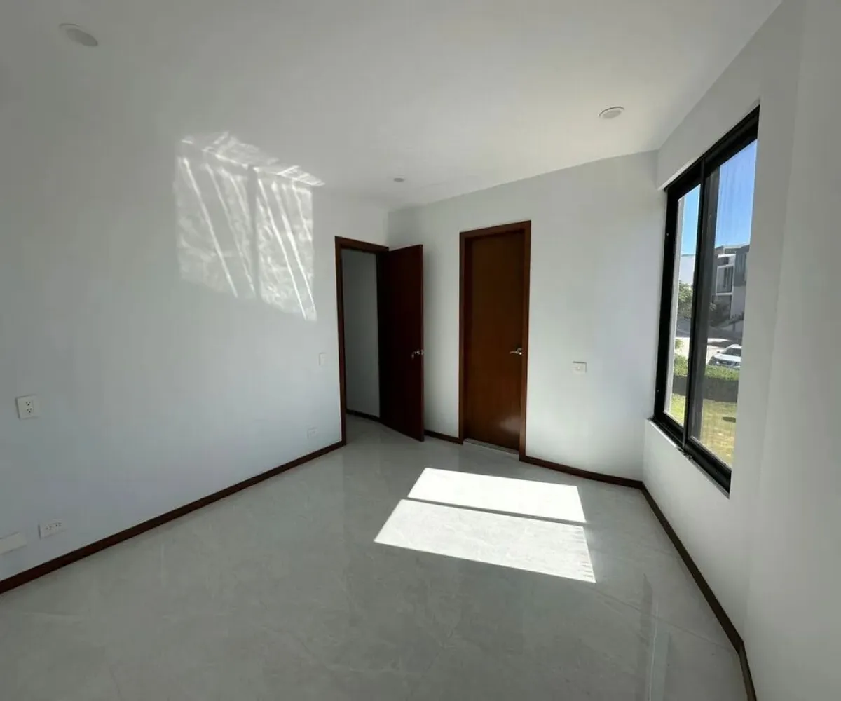 Casa En Venta,Avenida D 575, Zapopan, Jalisco 45134, 3 Habitaciones,2 Baños,Avenida D,3,pqtiA21