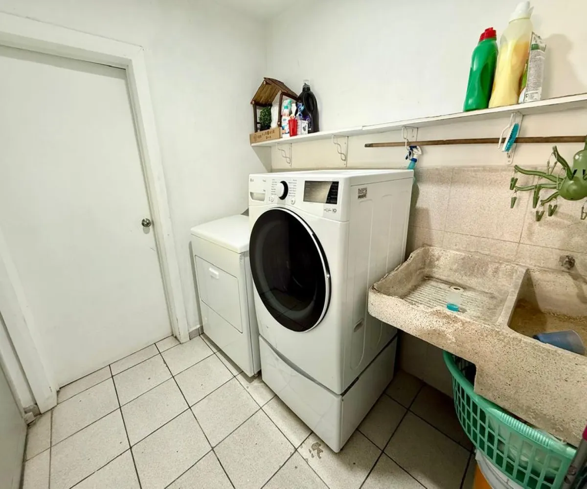 Casa En Venta,Solares Residencial,Paseo Solares 300, Zapopan, Jalisco 45019, 4 Habitaciones,5 Baños,Paseo Solares,3,pmwpi3M