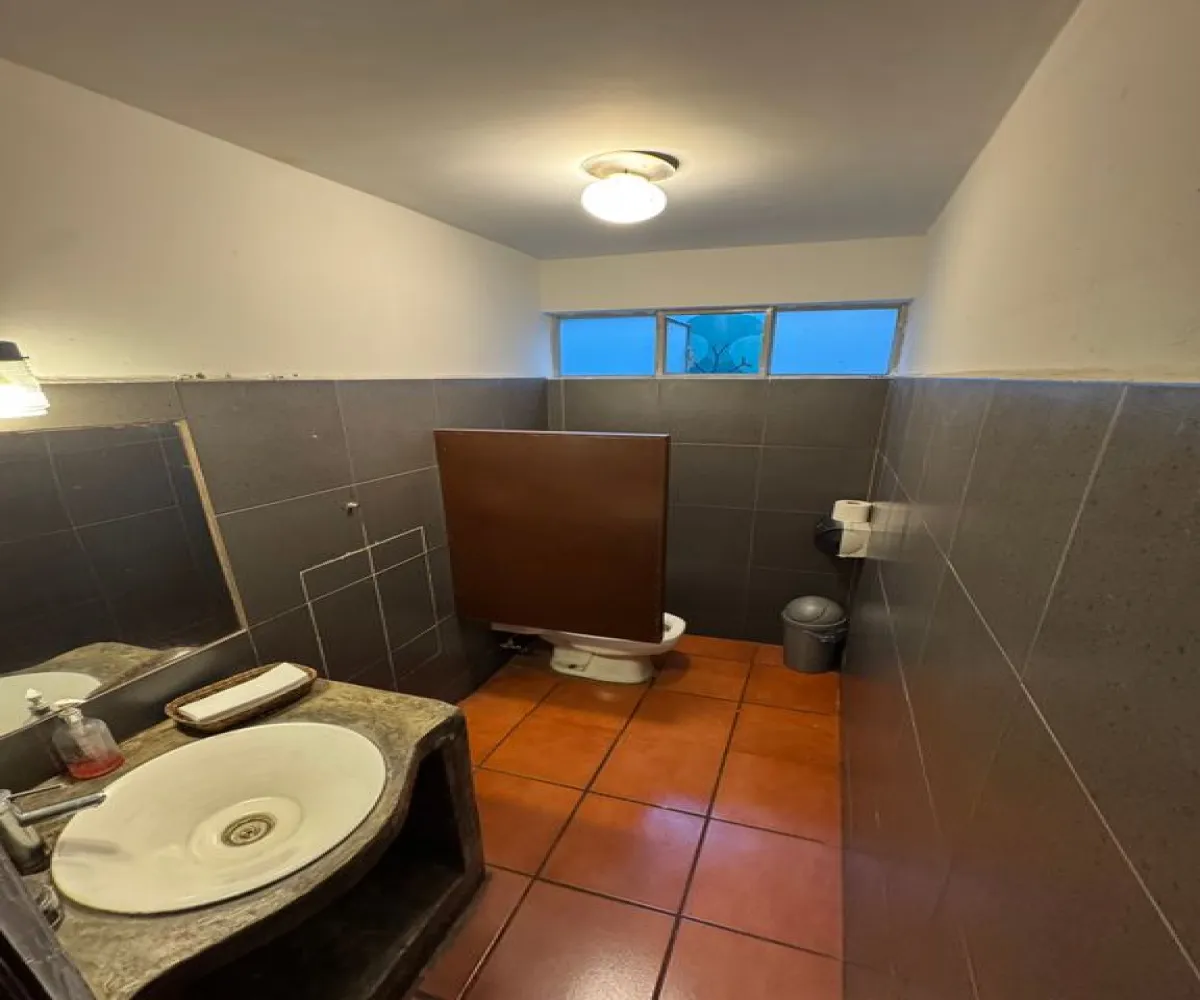 Local En Renta,Vallarta Universidad,Avenida Naciones Unidas 5485, Zapopan, Jalisco 45110,1 Baño,Avenida Naciones Unidas,1,porSOO4