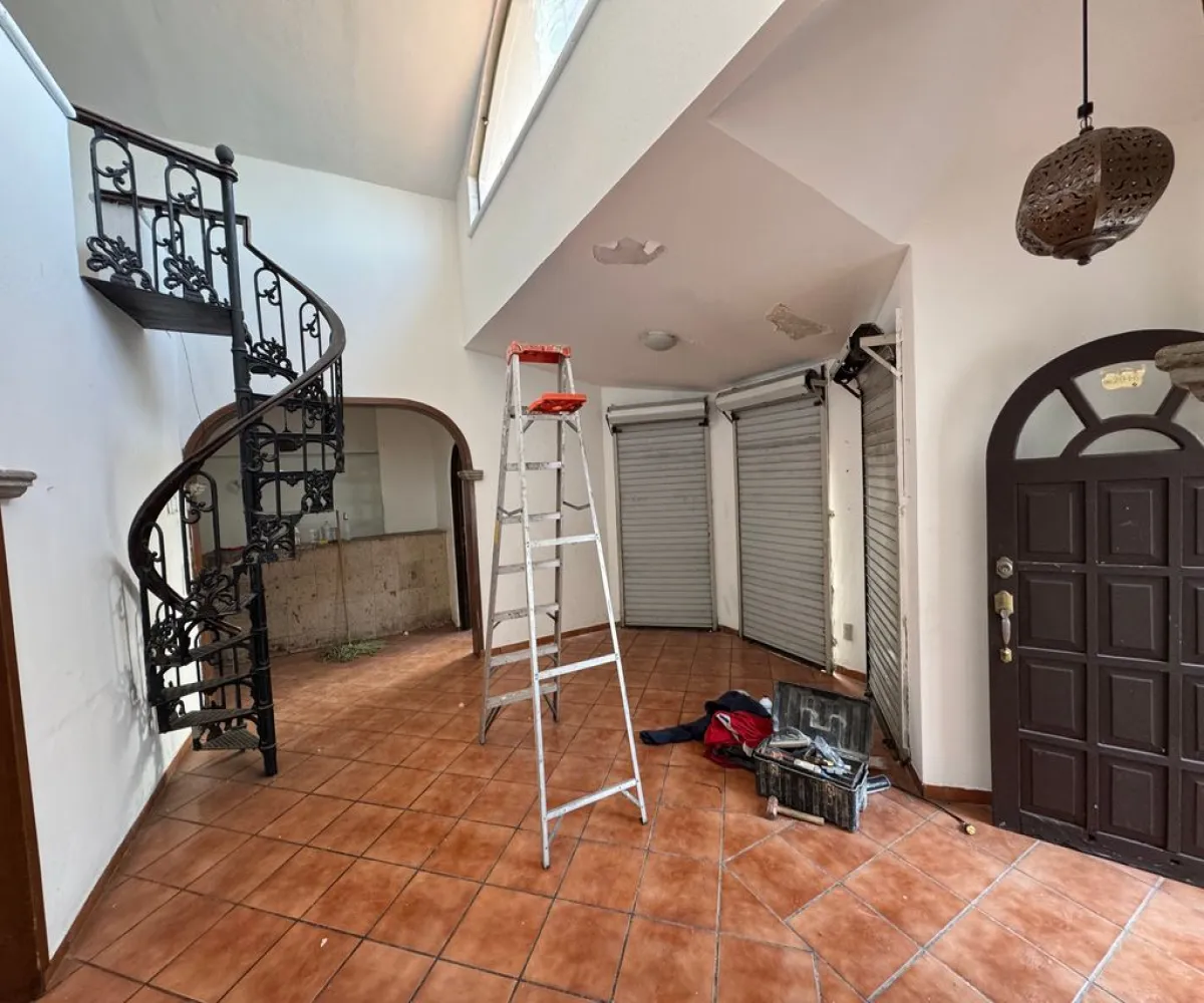 Local En Renta,Vallarta Universidad,Avenida Naciones Unidas 5485, Zapopan, Jalisco 45110,1 Baño,Avenida Naciones Unidas,1,porSOO4