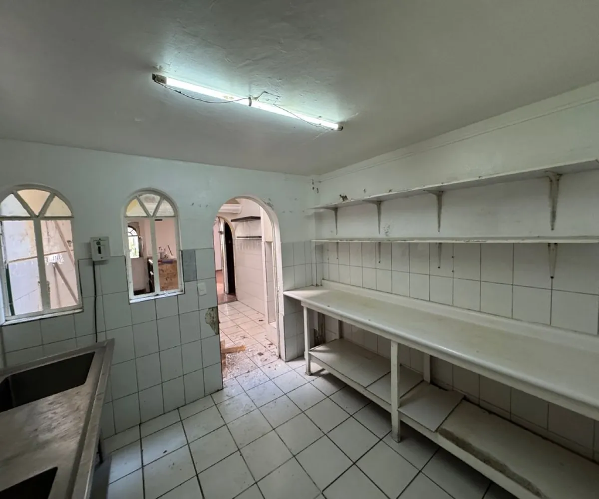 Local En Renta,Vallarta Universidad,Avenida Naciones Unidas 5485, Zapopan, Jalisco 45110,1 Baño,Avenida Naciones Unidas,1,porSOO4