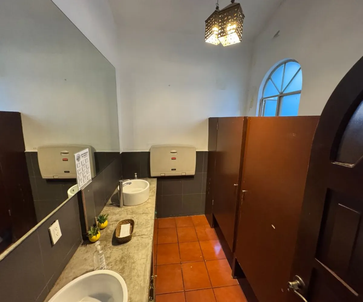 Local En Renta,Vallarta Universidad,Avenida Naciones Unidas 5485, Zapopan, Jalisco 45110,1 Baño,Avenida Naciones Unidas,1,porSOO4