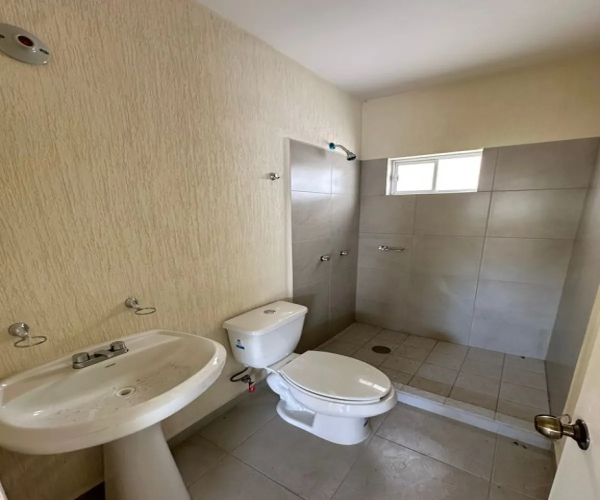 Casa En Venta,Boulevard Del Centro S/N Miguel 256, Tlajomulco de Zúñiga, Jalisco 45650, 3 Habitaciones,2 Baños,Boulevard Del Centro,2,pteOEXW