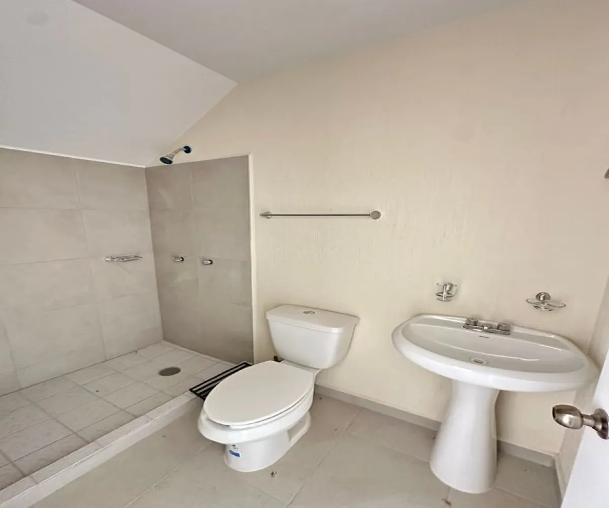 Casa En Venta,Boulevard Del Centro S/N Miguel 256, Tlajomulco de Zúñiga, Jalisco 45650, 3 Habitaciones,2 Baños,Boulevard Del Centro,2,pteOEXW