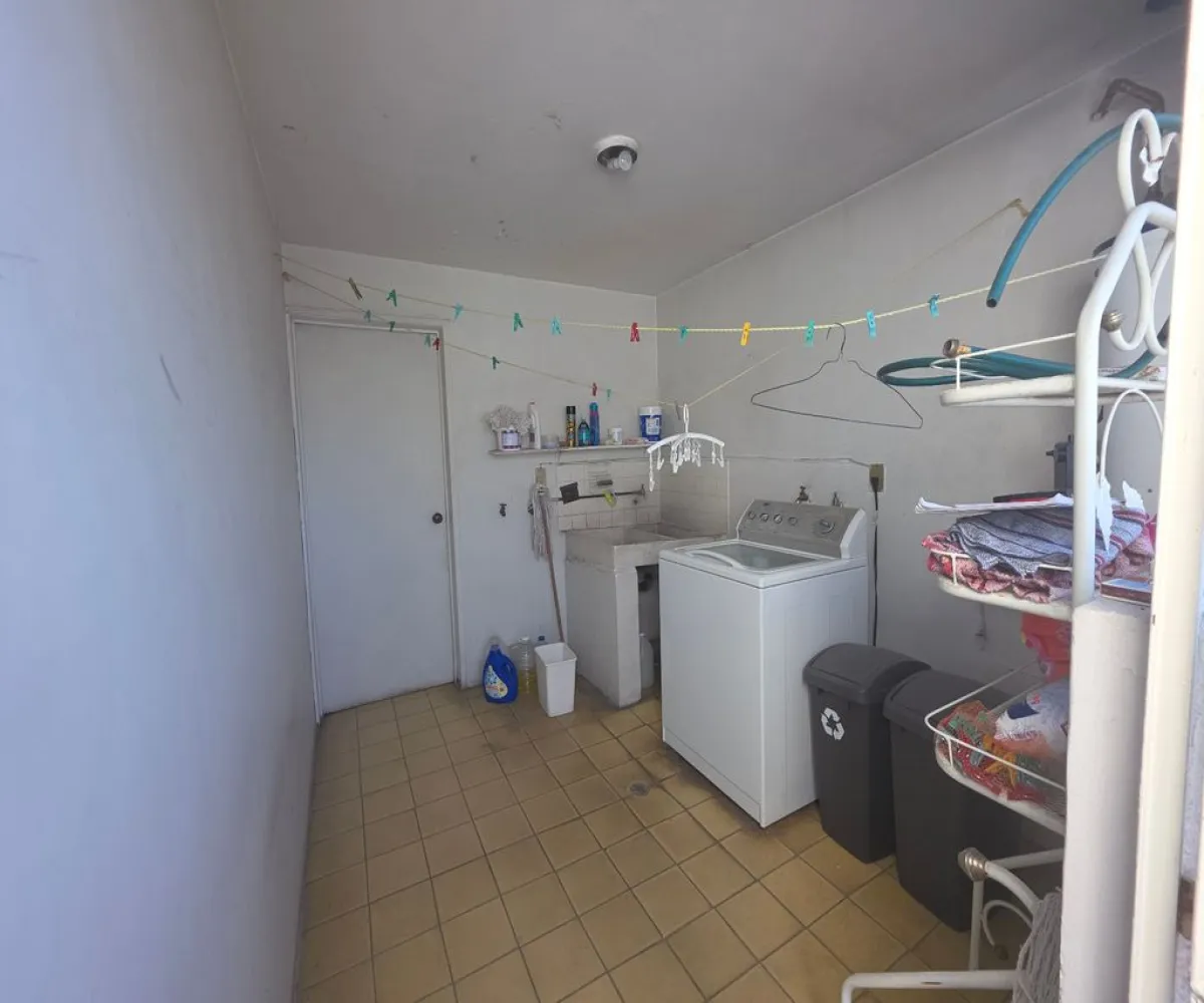 Casa En Venta,Providencia Sección,Valparaíso 2584, Guadalajara, Jalisco 44630, 3 Habitaciones,3 Baños,Valparaíso,2,pVdcF3G