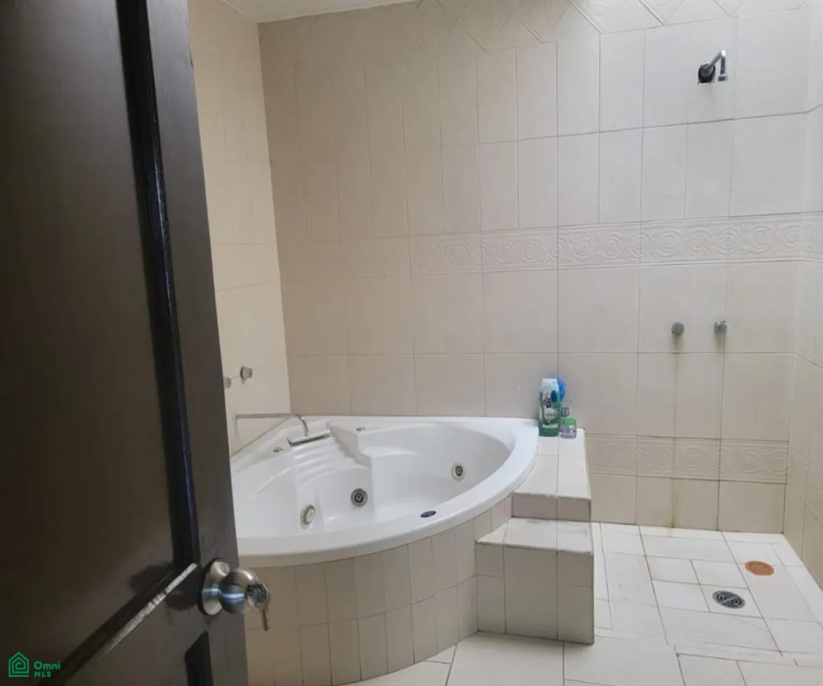 Casa En Venta,Tabachines,Paseo de los Tejocotes ., Zapopan, Jalisco 45188, 7 Habitaciones,4 Baños,Paseo de los Tejocotes,3,MX251042105