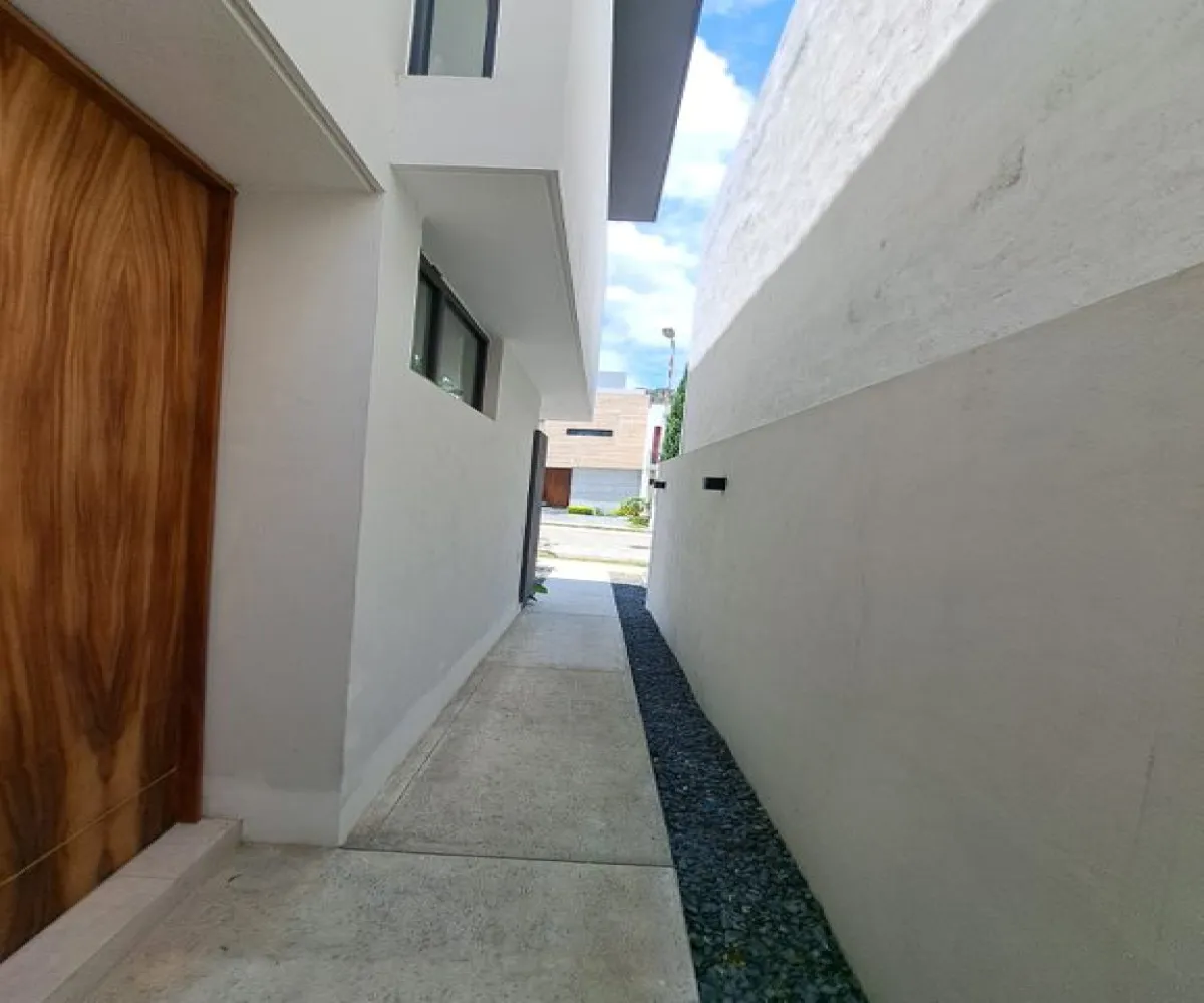 Casa En Venta,Los Gavilanes,Calle Logroño 793, Tlajomulco de Zúñiga, Jalisco 45645, 3 Habitaciones,3 Baños,Calle Logroño,1,p7uFiaF