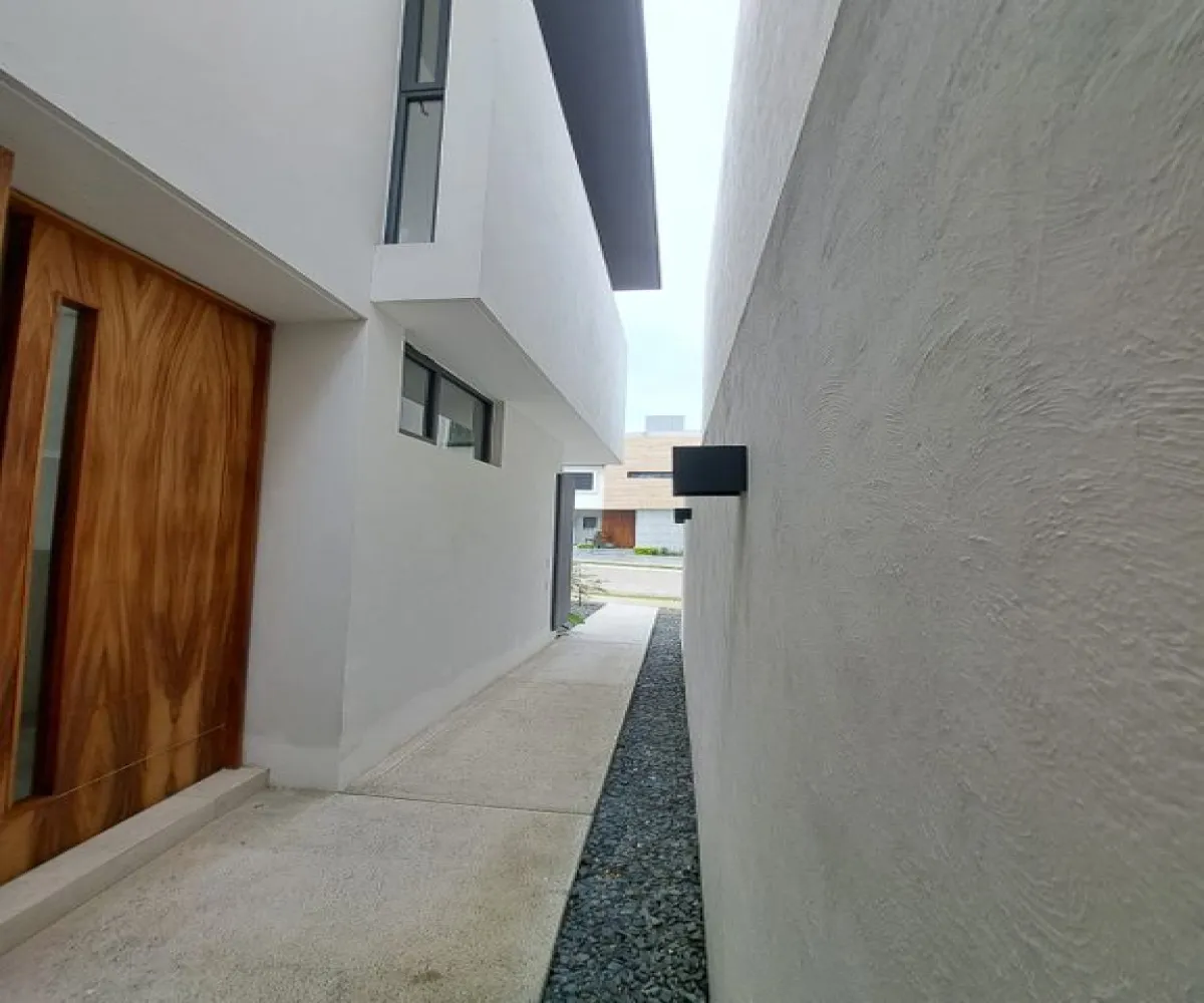 Casa En Venta,Los Gavilanes,Calle Logroño 793, Tlajomulco de Zúñiga, Jalisco 45645, 3 Habitaciones,3 Baños,Calle Logroño,1,p7uFiaF