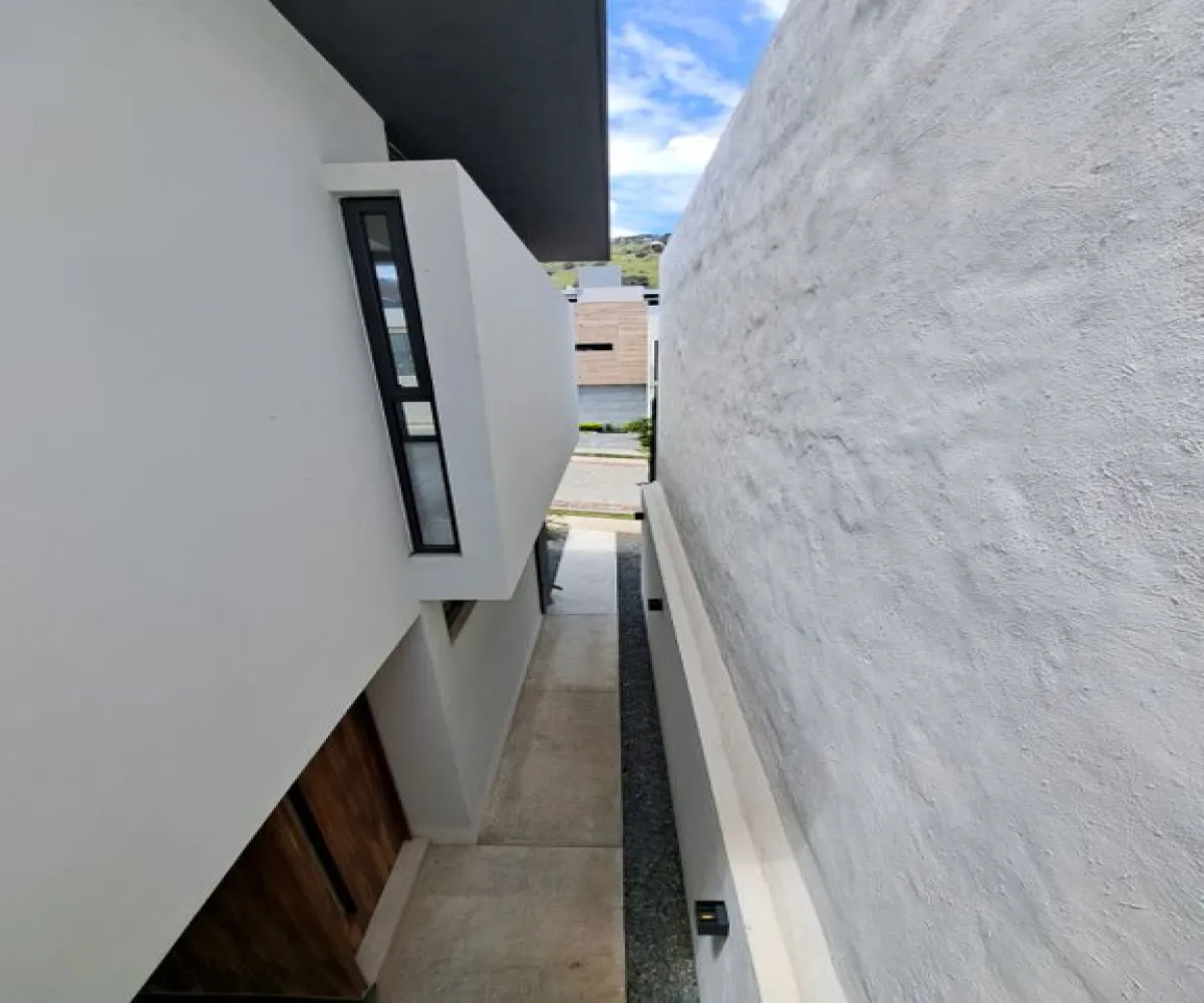 Casa En Venta,Los Gavilanes,Calle Logroño 793, Tlajomulco de Zúñiga, Jalisco 45645, 3 Habitaciones,3 Baños,Calle Logroño,1,p7uFiaF