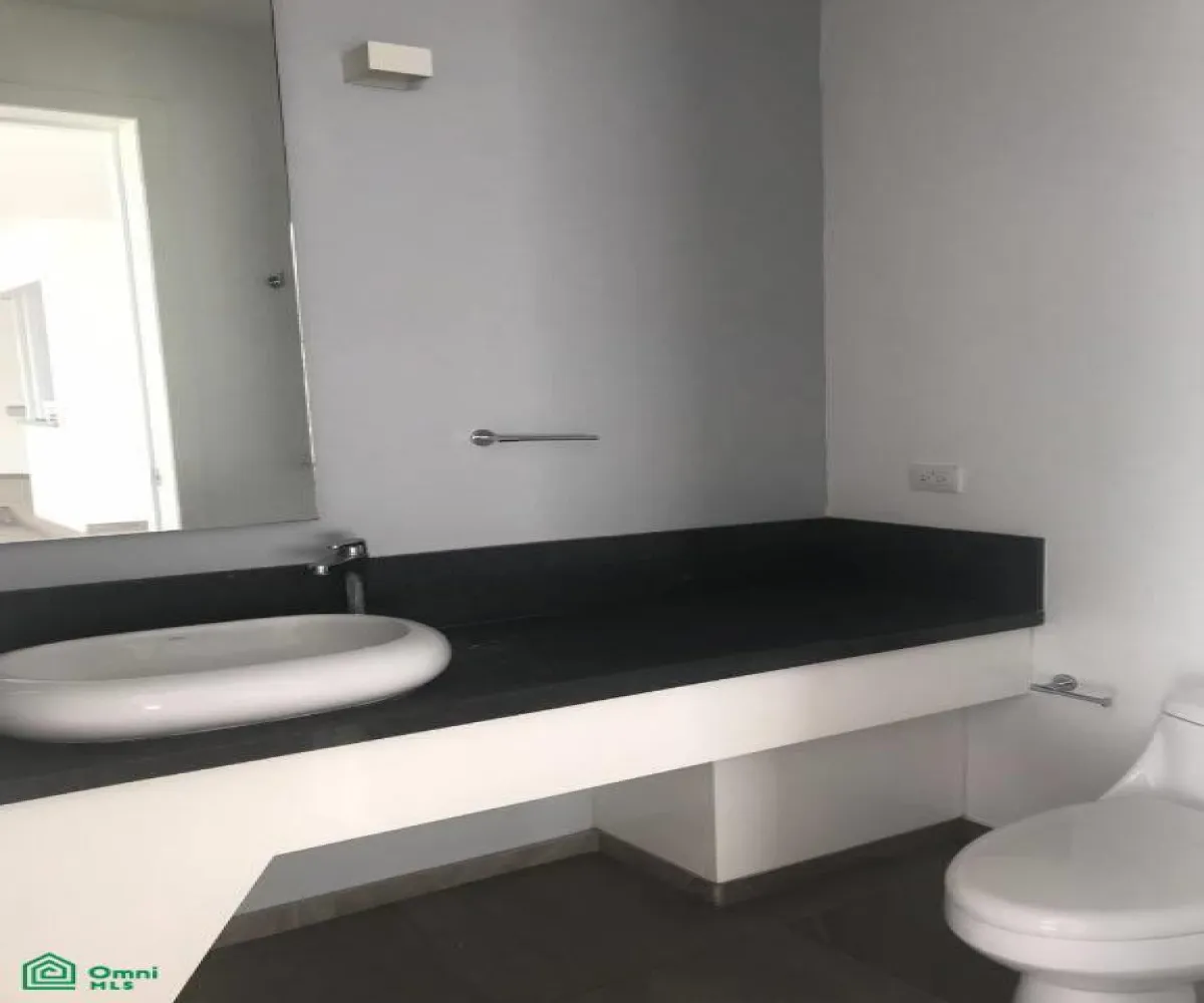 Casa En Renta,La Rioja,Ollauri 285, Tlajomulco de Zuniga, Jalisco 45640, 3 Habitaciones,3 Baños,Ollauri,2,MX251042541